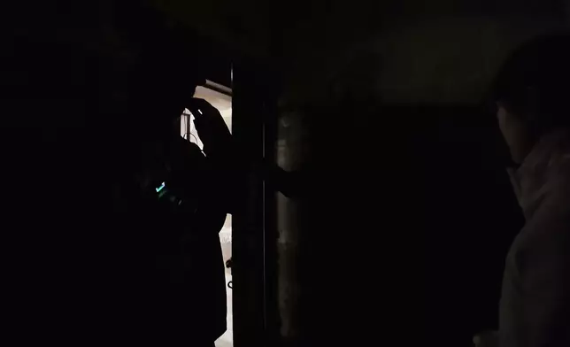 「全黑懲罰房」嚇親Christy。