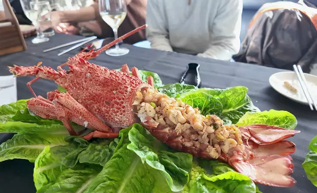 呢個超新鮮船河海鮮宴超正。