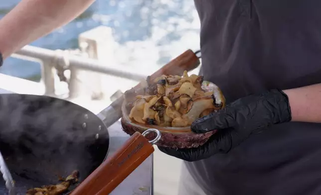 呢個超新鮮船河海鮮宴超正。