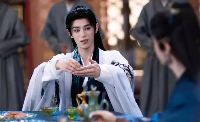 長樂侯世子慕容曜（左葉飾）