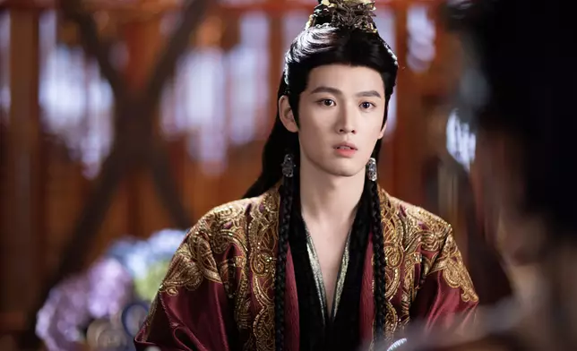 錦繡國國主夏靜炎（秦天宇飾）
