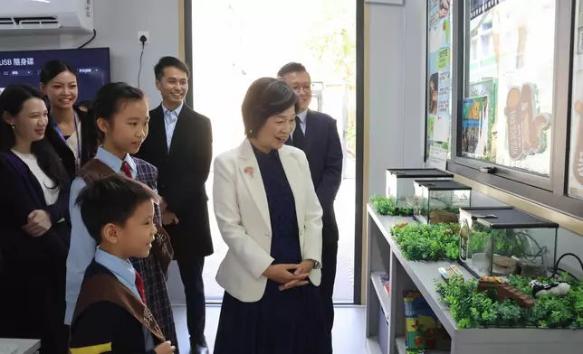 日前，蔡若蓮與教育局同事前往大埔官小及銘恩，了解埔浸復課的具體安排。