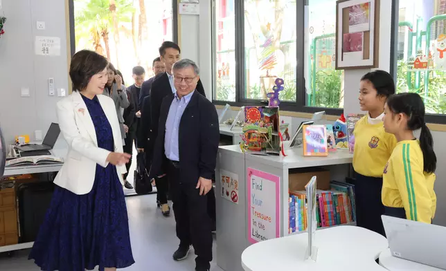 日前，蔡若蓮與教育局同事前往大埔官小及銘恩，了解埔浸復課的具體安排。