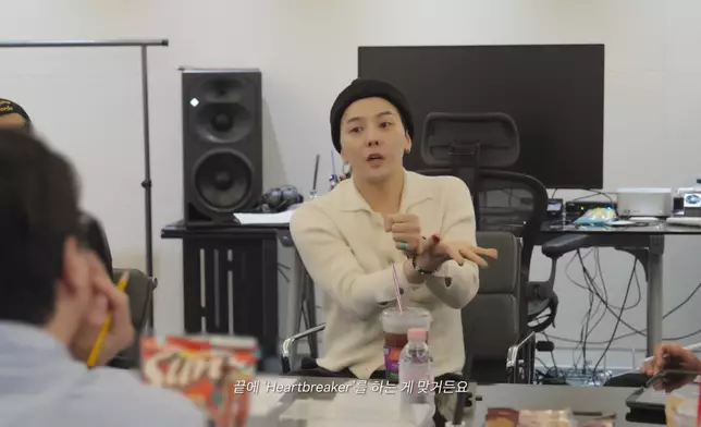 G-DRAGON官方頻道上傳2025 MAMA的幕後花絮。影片截圖