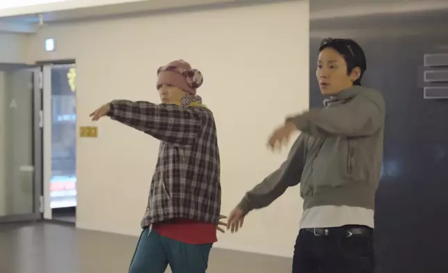 G-DRAGON在一個多月前就為MAMA演出特別開會和彩排。影片截圖