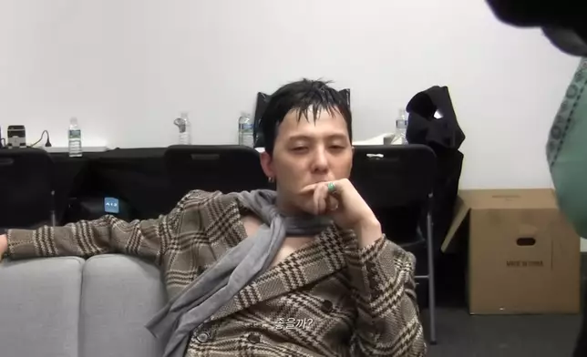 GD出席彩排後決定全面更改表演流程。影片截圖