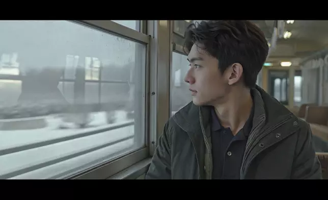 Hugo應約回到母校。