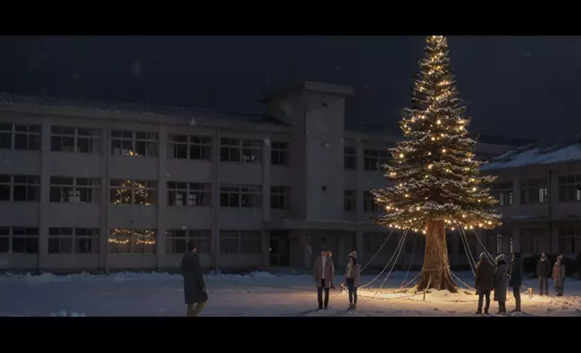 Hugo、Luna及Owen多年後再次聚首。