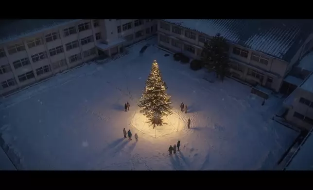 Hugo、Luna及Owen多年後再次聚首。