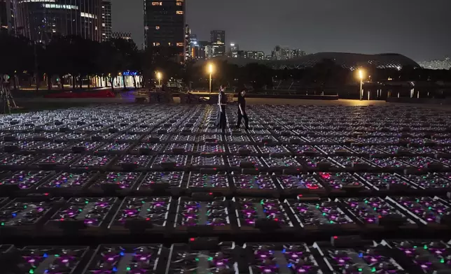 1萬2千架無人機同時升空。