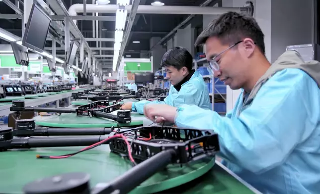 其後，Janis走入工業級無人機先鋒——科比特航空，專訪董事長盧致輝（大疆早期核心成員）。