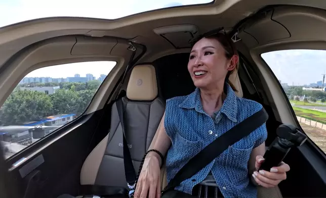 親身體驗未來低空交通工具——載人無人機，直呼驚喜。