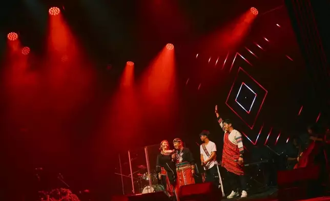 吳亦偉與家人們