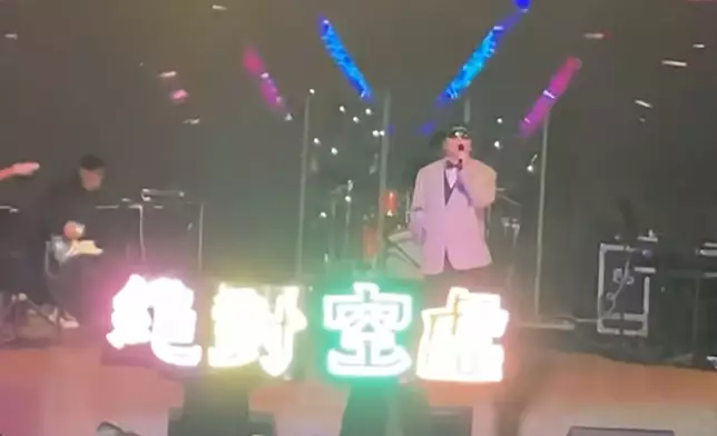 日前他久違再度登台演出