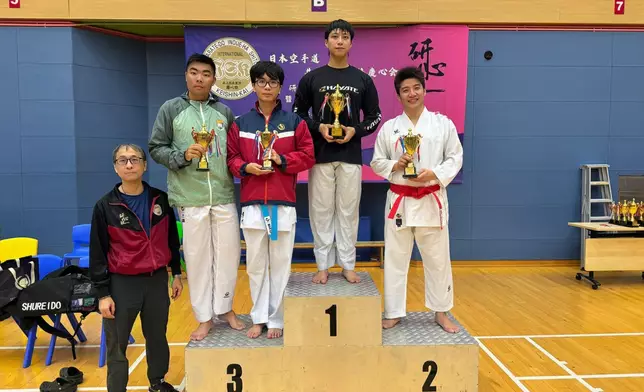 坤哥最終以「玩下、參與下」的輕鬆心態打出「逆境波」奪冠。