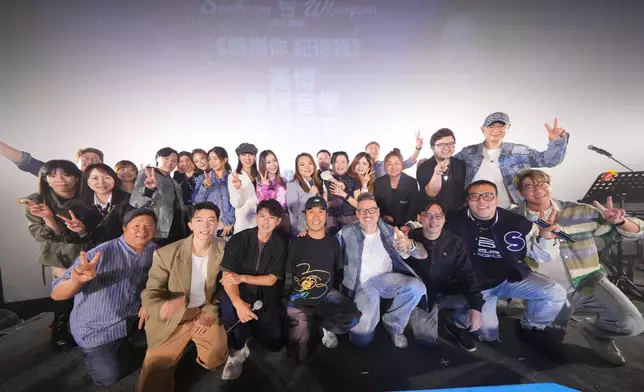 啟豪作為大師兄出席黃博粉絲聚會與師弟妹影大合照。