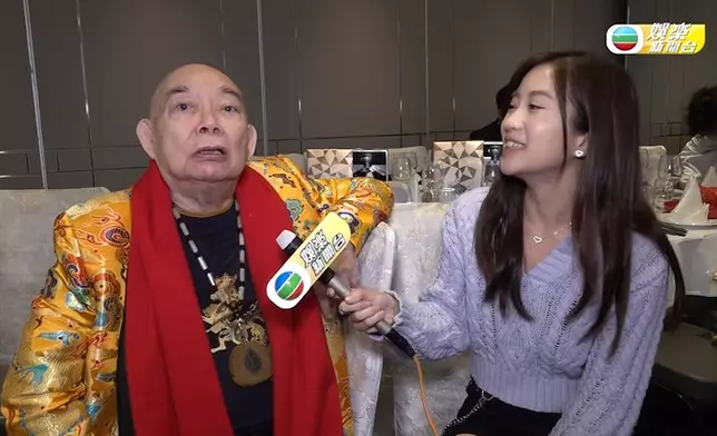 日前接受TVB《娛樂新聞台》訪問時發放笑彈