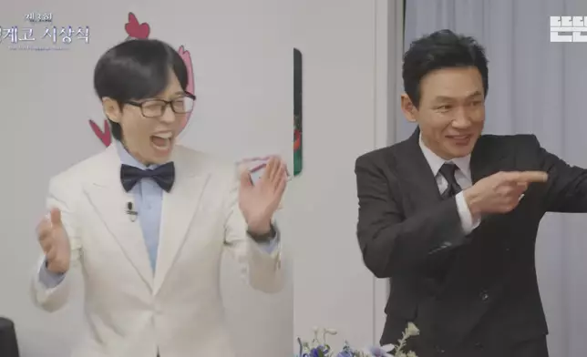 劉在錫激動歡呼。影片截圖