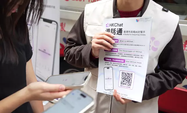 「港話通」舉行共3場「派雪糕」快閃活動。（巴士的報記者攝）