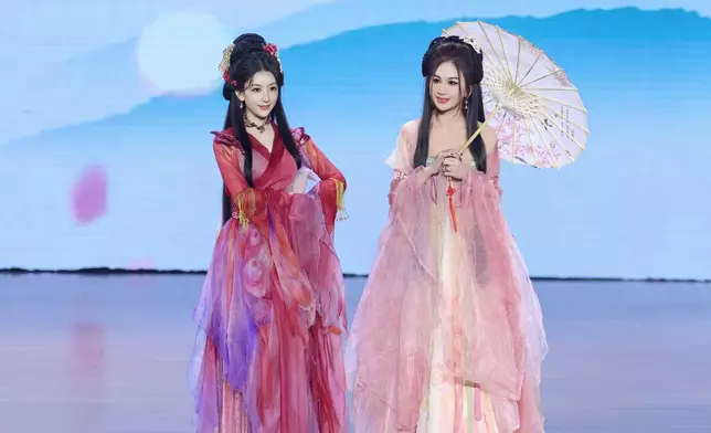 溫碧霞於央視網舉辦的《國風少年》國風盛典驚喜亮相。