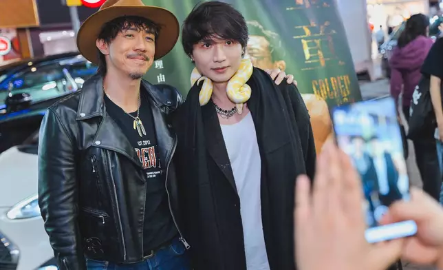 與金蛇同行的街坊。