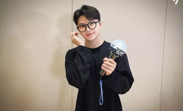 SEVENTEEN成員WOOZI被爆料在軍中遭遇。SEVENTEEN Weverse圖片