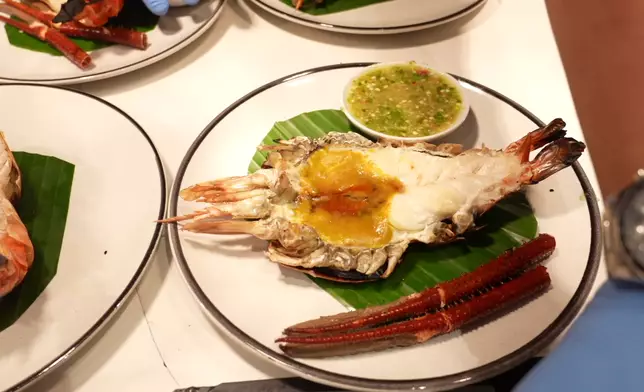 酒店提供海鮮自助晚餐。