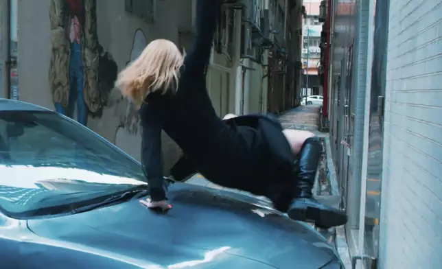 何慈茵最後「單手Jump Over」輕易走甩。