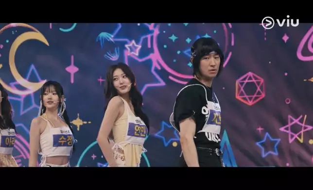 道奇臨危受命頂替女團成員上場。Viu提供圖片