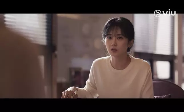 姜茱莉（張娜拉飾）安排女團成員陪酒陪睡。Viu提供圖片