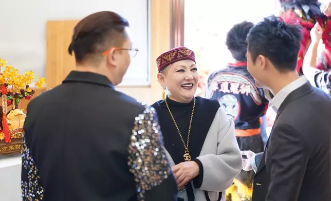 「金牌媒人」Boe媽亦是座上客，與一眾好友暢談甚歡。