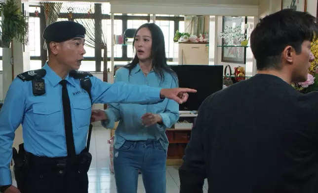 顏子菲今次演遭受家暴的悲情媽媽。