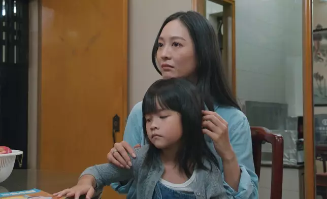 顏子菲今次演遭受家暴的悲情媽媽。
