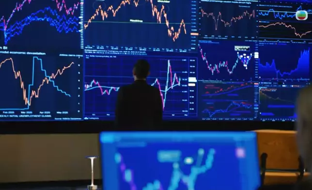 劇中「神秘金融大鱷」路易斯，好多人估佢係劇集Big Boss。