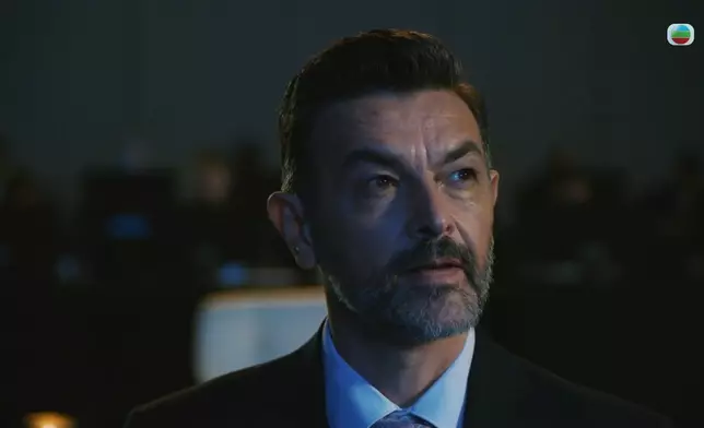 劇中「神秘金融大鱷」路易斯，好多人估佢係劇集Big Boss。