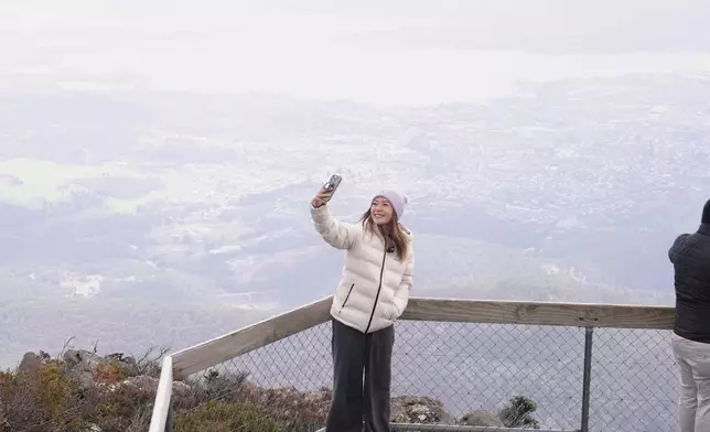 今集行程由威靈頓山出發，走進山頂玻璃觀景台。
