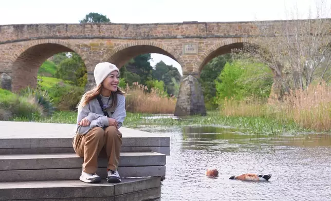 Christy亦到列治文，於全澳洲歷史最悠久、規模最大的古老石拱橋打卡。