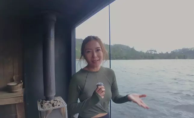 今集焦點落在Derby的「冰火體驗」，全澳洲第一間柴房式飄浮桑拿，私人包場邊焗邊看湖光山色，更可以跳入湖即刻「冰火交替」。