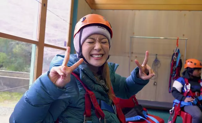 愛刺激的Christy在霍利班克森林玩Zip line，大自然味濃郁。