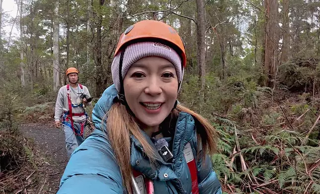 愛刺激的Christy在霍利班克森林玩Zip line，大自然味濃郁。