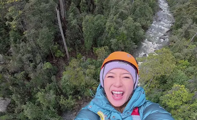 愛刺激的Christy在霍利班克森林玩Zip line，大自然味濃郁。
