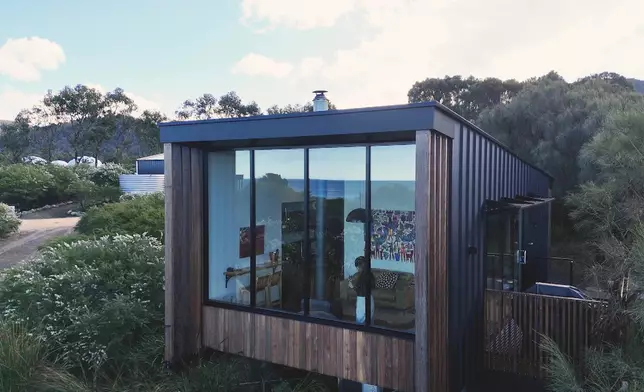 Christy入住Chain of Lagoons，標榜綠色生態度假村，面向塔斯曼海。