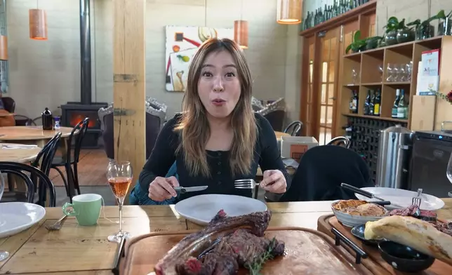 酒店餐飲亦見誠意，招牌「超級大斧頭牛扒」滿足食肉獸。