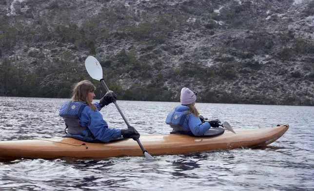 Christy先到搖籃山玩手作皮划艇，十分治癒。
