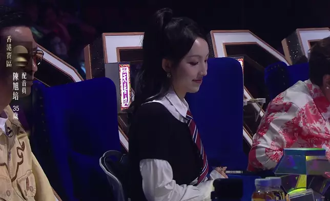 大家睇吓海兒同溦溦睇得幾投入。