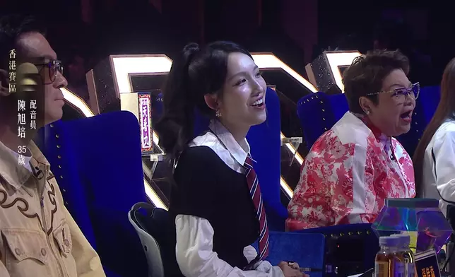 大家睇吓海兒同溦溦睇得幾投入。