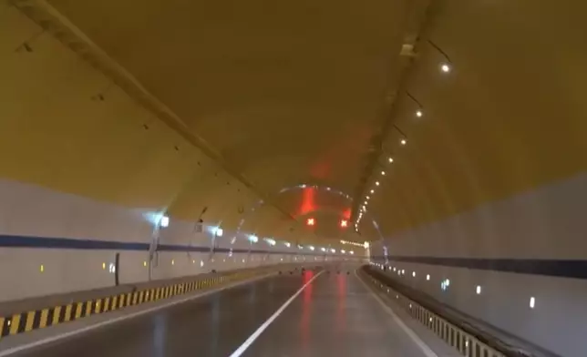 天山勝利隧道。央視截圖