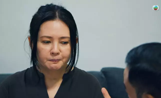 珍妹仲有其他扁嘴，猶豫眼神。