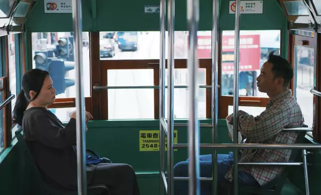 任達華帶珍妹遊電車河，好似當年二人拍拖咁。任達華仲回味嗰陣珍妹「靚絕華富邨」！