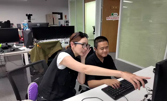 中國信息無障礙研究會推動下，全球首個面向視障人士的AI編碼工具誕 生，幫助視障開發者讀碼、補完、除錯，縮短與健視工程師的差距。